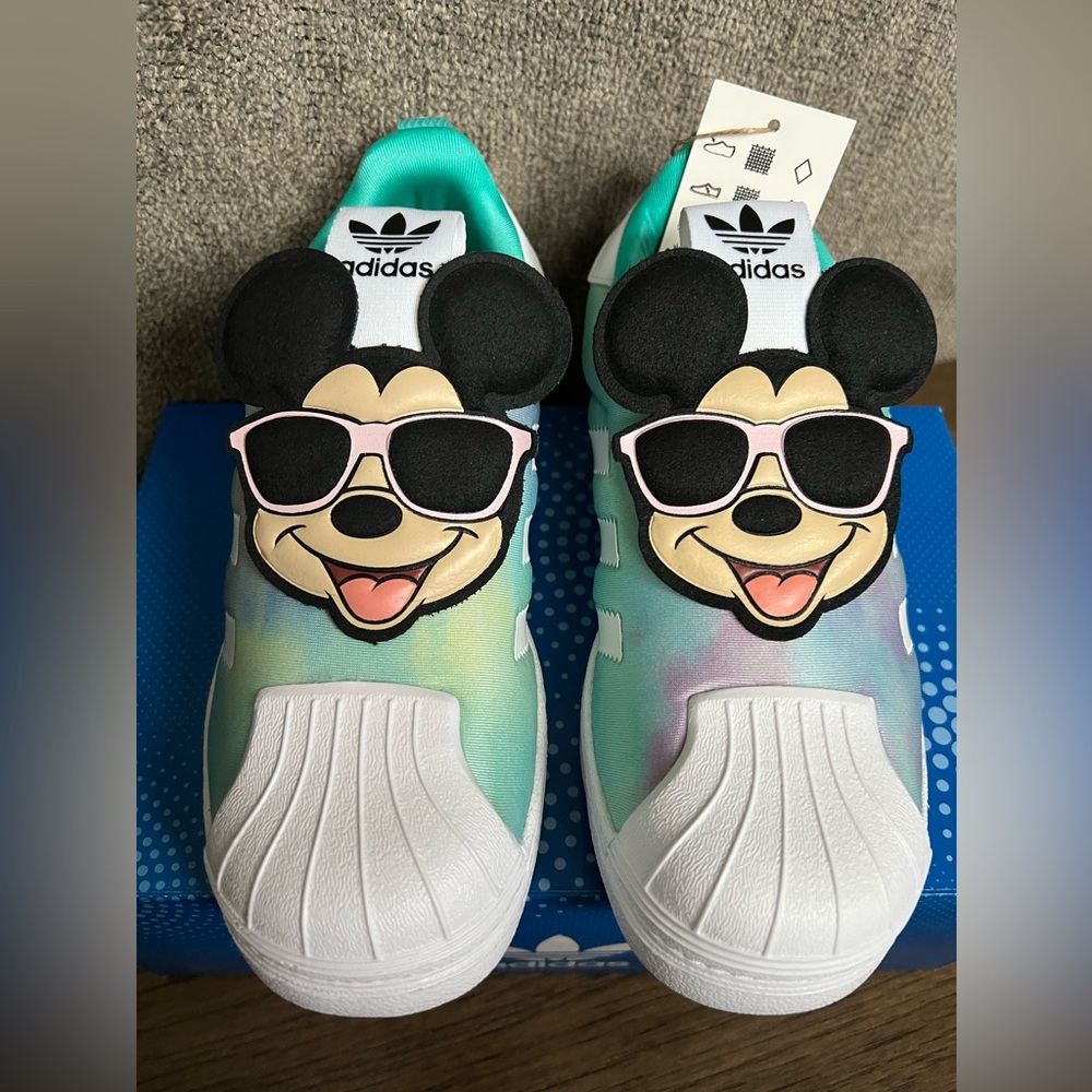 Adidas x Disney Mickey Mouse Superstar Sneaker size 2.5Y
